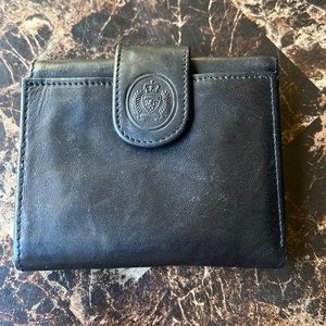 Genuine leather small wallet . In the color black